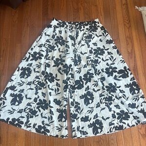 Chic Black Floral Pants Size XXL